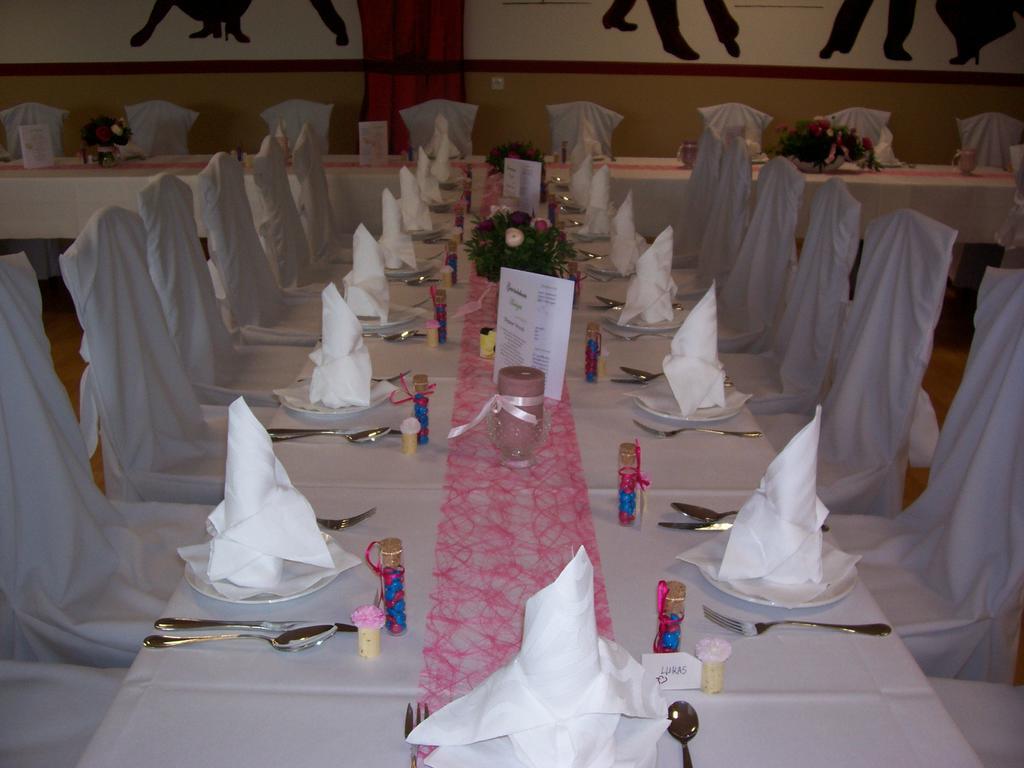 Reuterstadt Stavenhagen Hotel Reuterhof מראה חיצוני תמונה