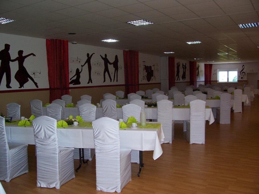 Reuterstadt Stavenhagen Hotel Reuterhof מראה חיצוני תמונה